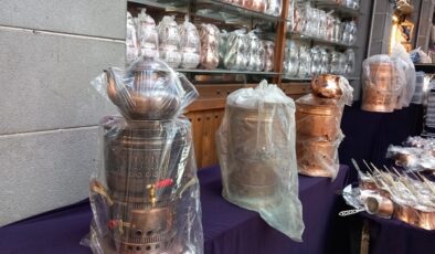 Piknikçilerin çay keyfi bakır semaverde!