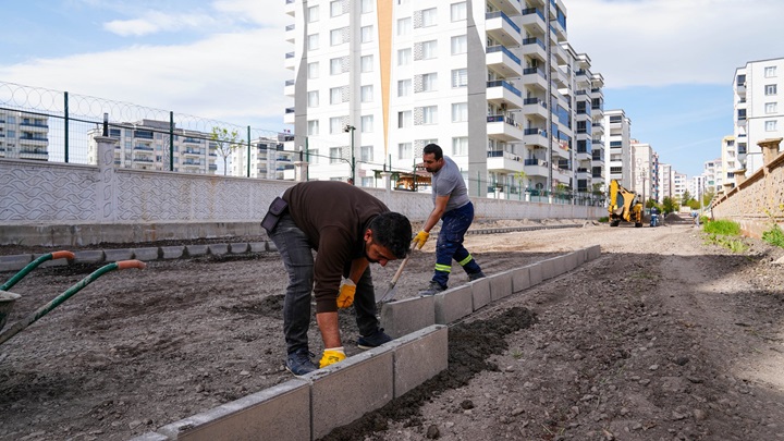 Bağlar Belediyesi Yol ve Kaldırım Çalışmalarını Sürdürüyor