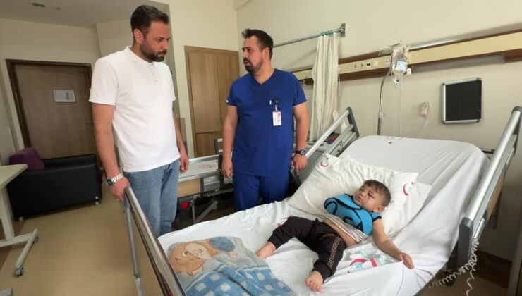 Balkondan sokaktaki çöp konteynerine düşen çocuğun tedavisi sürüyor