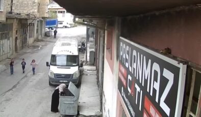 Balkondan sokaktaki çöp konteynerinin içine düşen çocuk yaralandı