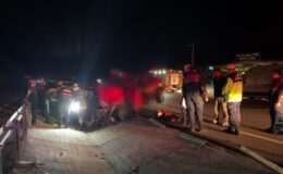 Bariyere çarpan otomobildeki iki kişi hayatını kaybetti