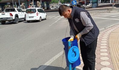 Batman’da kaldırımlardaki çöp kovaları yenilendi