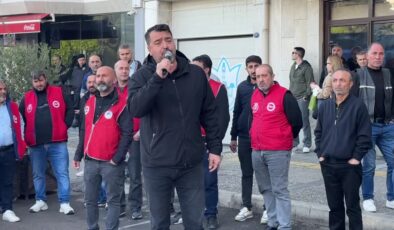 Belediye işçileri eksik maaş ödemesine karşı eyleme başladı