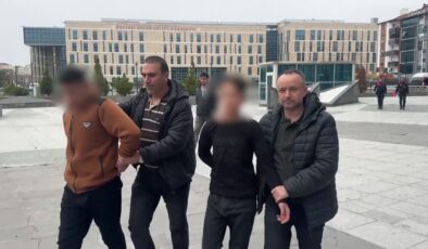 Bıçaklı kavgada ağır yaralanan çocuk yaşamını yitirdi