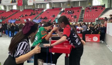 Bilek Güreşi Türkiye Şampiyonası Kayseri’de nefesleri kesiyor