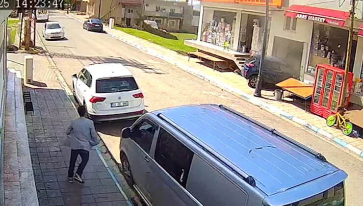 Bina giriş kapısına çarpan otomobildeki sürücü yaralandı
