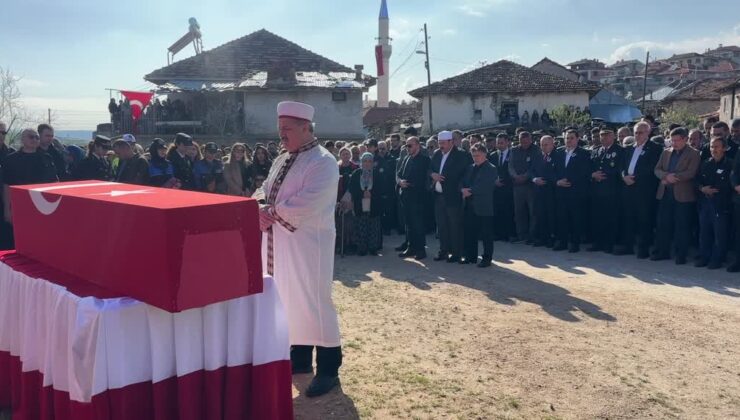 Bir aracın çarpmasıyla şehit olan polis memuru Uşak’ta son yolcuğuna uğurlandı