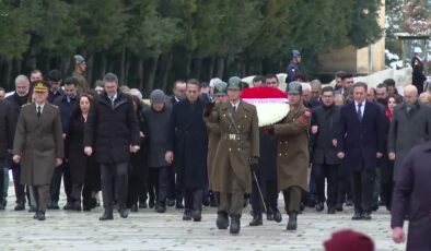 CHP Genel Başkanı Özel, PM ve YDK üyeleriyle Anıtkabir’i ziyaret etti