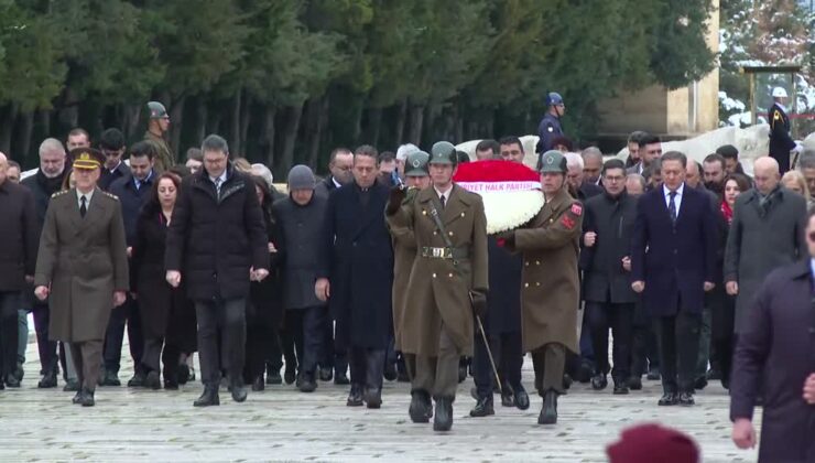CHP Genel Başkanı Özel, PM ve YDK üyeleriyle Anıtkabir’i ziyaret etti