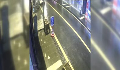 Cami duvarını delip kuyumcu soydular, çalıntı aracı yerine bıraktılar