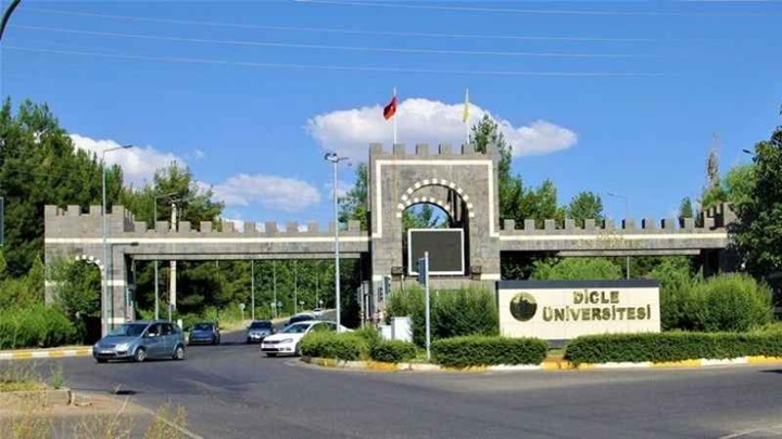 Dicle Üniversitesi’nde “bıçak parası” iddiasıyla öğretim üyesi uzaklaştırıldı