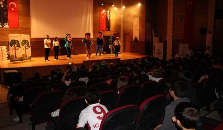 “Dicle’nin Rüyası” öğrencilerle buluştu