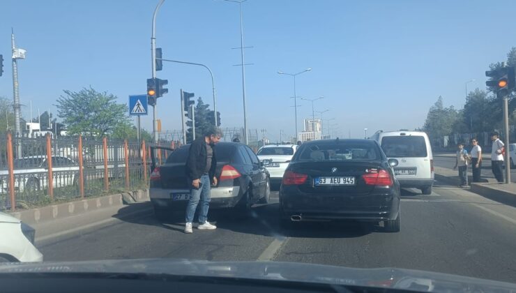 Diyarbakır’da Zincirleme Trafik Kazası: 5 Araç Birbirine Girdi