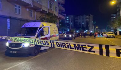 Diyarbakır’da çıkan silahlı kavgada biri polis 3 kişi yaralandı