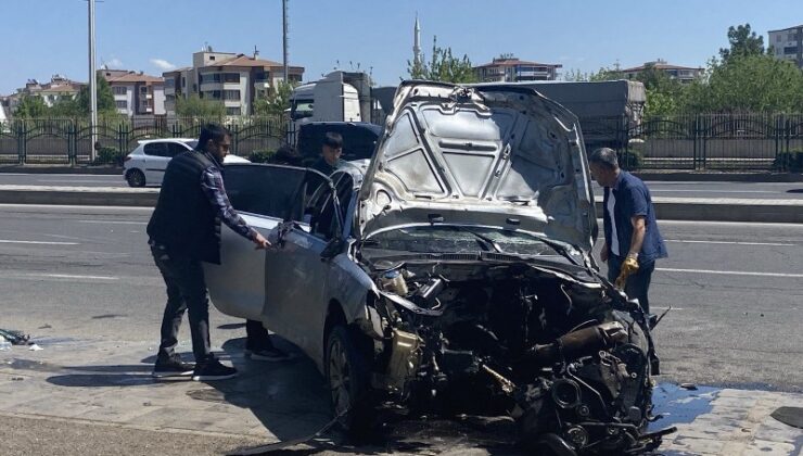 Diyarbakır’da devrilen otomobilin sürücüsü yaralandı
