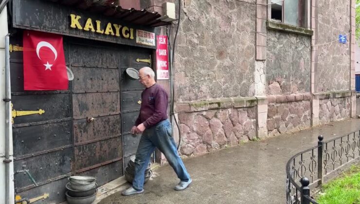 54 yıllık kalay ustası, yok olan mesleğini yaşatıyor