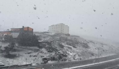 Erciyes’e nisan ayında kar yağdı