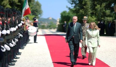 Cumhurbaşkanı Erdoğan, İtalya’da resmi törenle karşılandı
