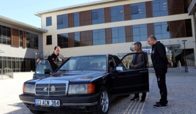 Filistinlilere destek için arabasını bağışladı