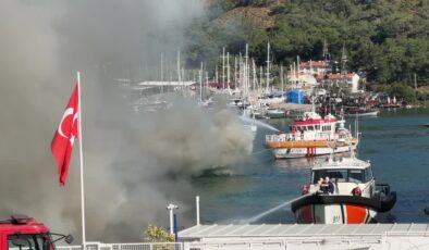 Fethiye’de çıkan yangında 4 tekne tamamen kullanılamaz hale geldi