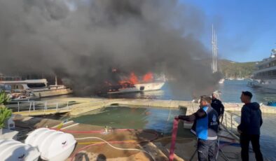 Fethiye’de çıkan yangında 3 tekne alev aldı, müdahale sürüyor