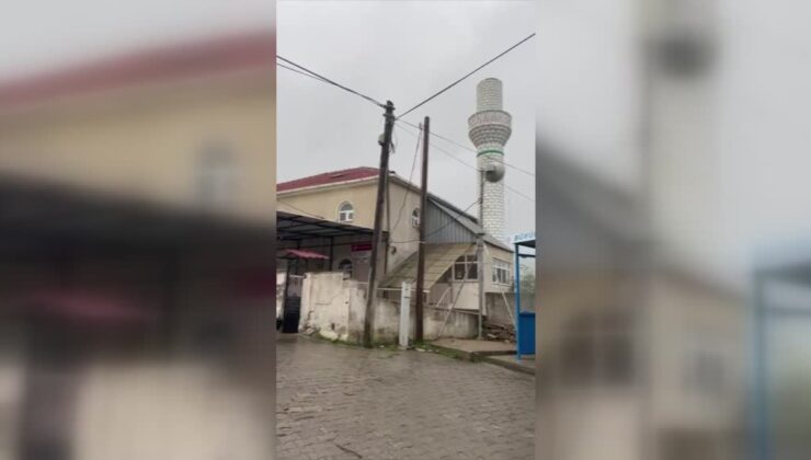Aydın’da fırtına çatıları uçurdu, cami külahı rüzgarda yıkıldı