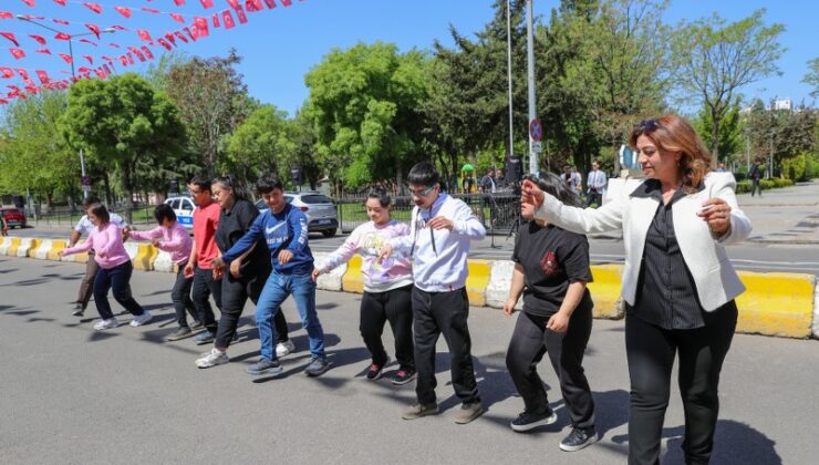 Folklorla sosyalleşen özel öğrenciler 23 Nisan’a hazır