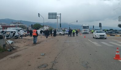 Gaziantep’te tırla çarpışan otomobildeki 2 kişi öldü