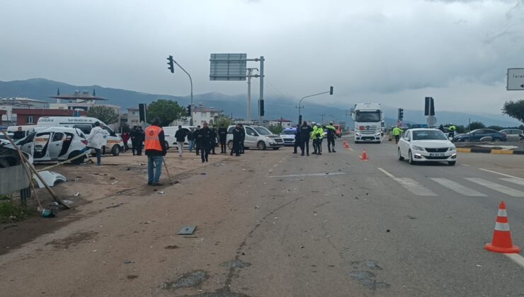 Gaziantep’te tırla çarpışan otomobildeki 2 kişi öldü