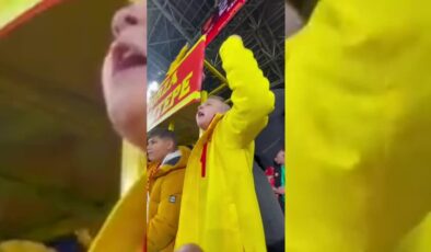 Göztepe’nin minik taraftarı Kuzey Reis tribünlerin gözdesi oldu