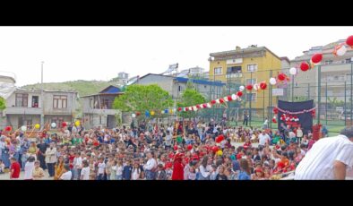 Kulp Atatürk İlkokulunda öğrenciler ve veliler bayramı doyasıya kutladı
