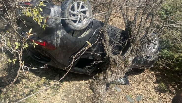 Diyarbakır’da araç köy yolunda şarampole yuvarlandı