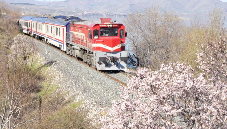 Turistik Diyarbakır Ekspresi Yola Çıkıyor