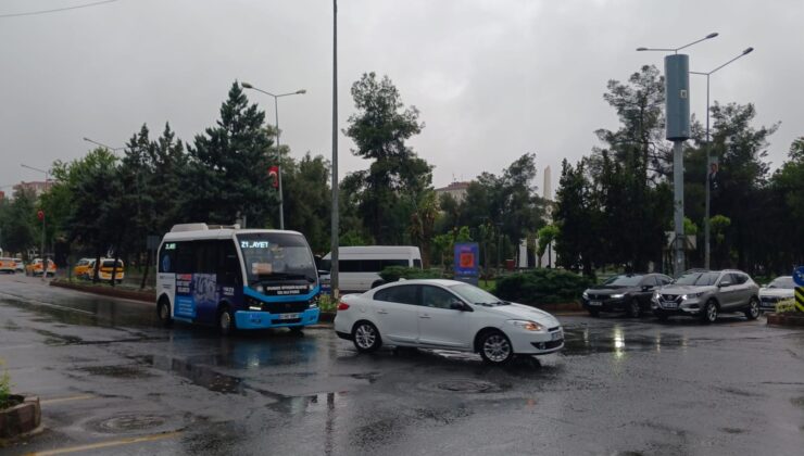 Diyarbakır Yağmura Uyandı: Tozlu Hava Yerini Serin Yağışa Bıraktı