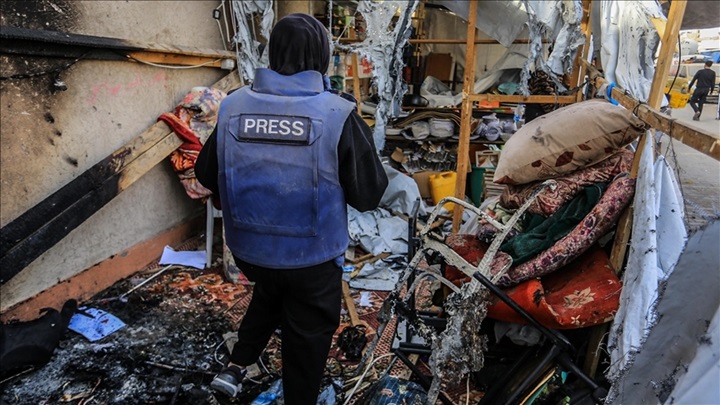 İsrail  Gazze’de gazetecilerin kaldığı çadıra saldırı düzenledi