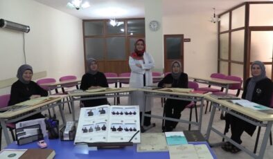 İşitme engelli kadınlar işaret diliyle Kur’an-ı Kerim öğreniyor