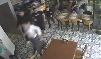 İstanbul’daki deprem anı güvenlik kameralarına yansıdı