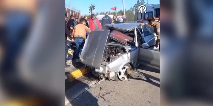 Zırhlı polis aracı ile otomobil çarpıştı 1 kişi öldü, 5 kişi yaralandı