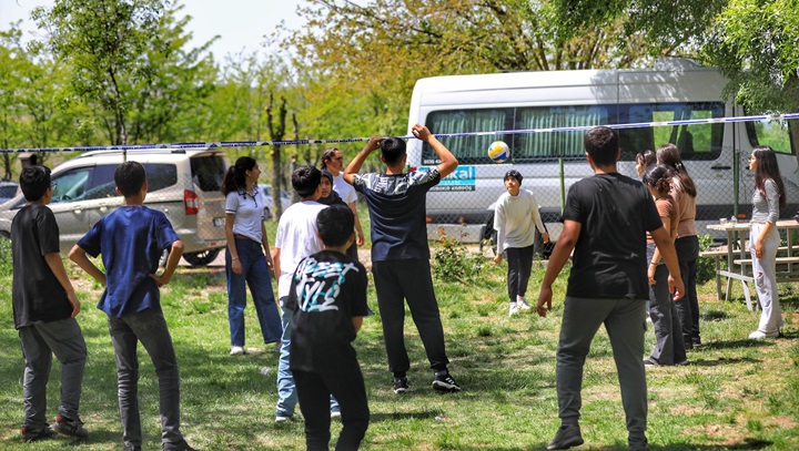 Kayapınar Belediyesi etkinliğinde öğrenciler doğayla buluştu