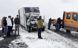 Kars-Ardahan yolunda feci kaza:1 ölü, 2 yaralı