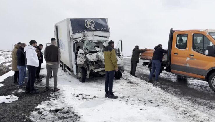 Kars-Ardahan yolunda feci kaza:1 ölü, 2 yaralı