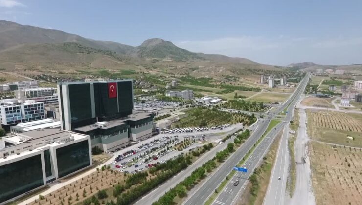 Malatya’dan canlı yayınla yapılan ameliyat tıp dünyasını etkiledi