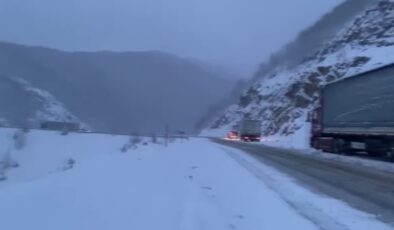 Karadeniz’i İç Anadolu’ya bağlayan geçitte kar etkisini sürdürüyor