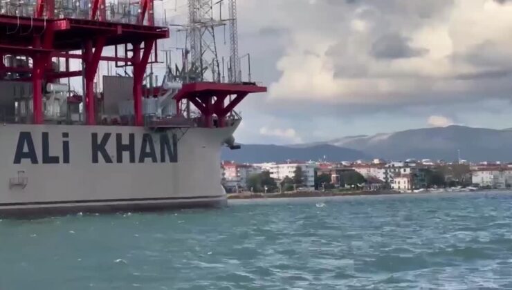 Yalova açıklarında karaya oturan enerji gemisi için kurtarma başladı