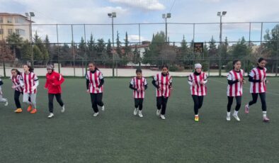 Kilis’in kız futsal takımı, şampiyonluk için gün sayıyor