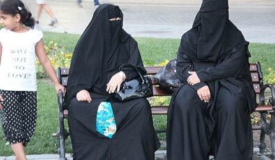 Kırgızistan Yüksek İslam Konseyi’nden nikab yasağına onay