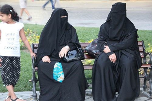 Kırgızistan Yüksek İslam Konseyi’nden nikab yasağına onay
