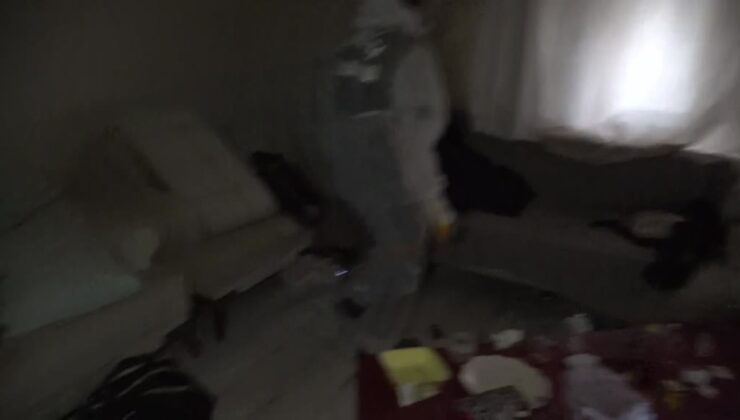 Komşularının haftalardır bilgi alamadığı yaşlı kadın evinde ölü bulundu