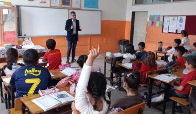 Kulp ilçesinde öğrenciler sordu, mahalle muhtarı yanıtladı
