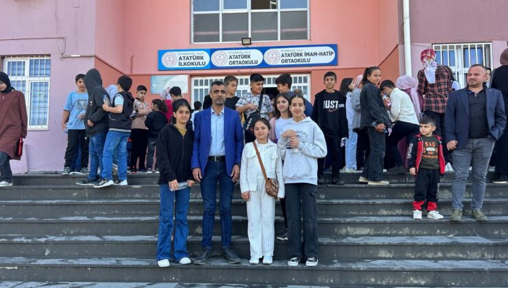Kulp’ta öğrenciler sınavda ter dökerken muhtardan moral mesajı geldi